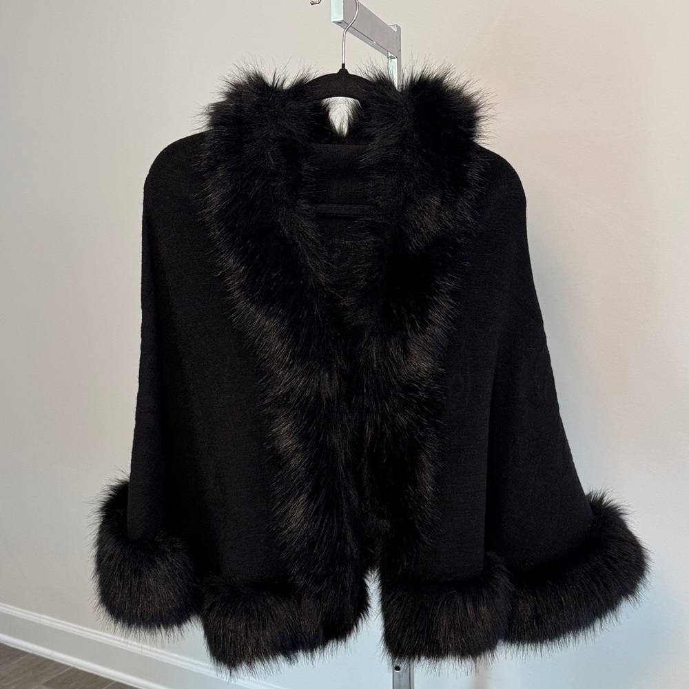 Elegant Black Faux Fur-Trimmed Women's Sweater Cape